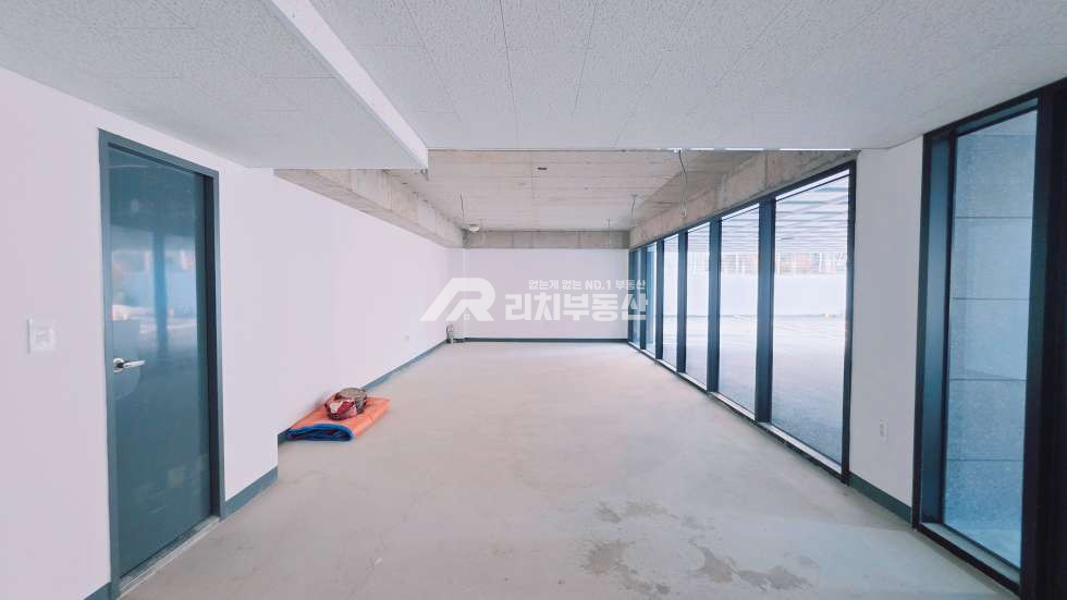 경기 용인처인구 원삼면 고당리 밝고 쾌적한 신축 사무실, 업무 집중도 우수 월세 매물번호 10005 사진 3