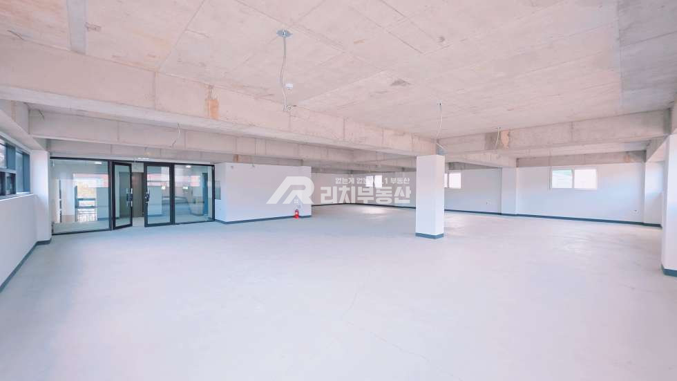 경기 용인처인구 원삼면 고당리 밝고 쾌적한 신축 사무실, 업무 집중도 우수 월세 매물번호 10004 사진 2